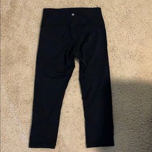 Lulu Lemon Cropped Wunder Under Leggings Size 8